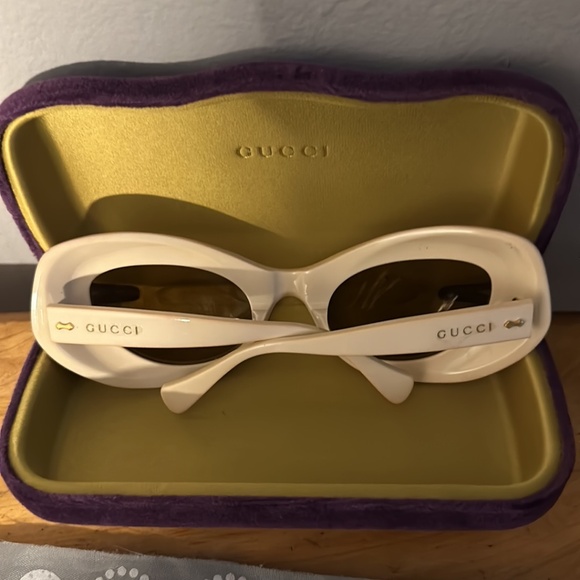 Gucci oval shape women sunglasses - Picture 3 of 5